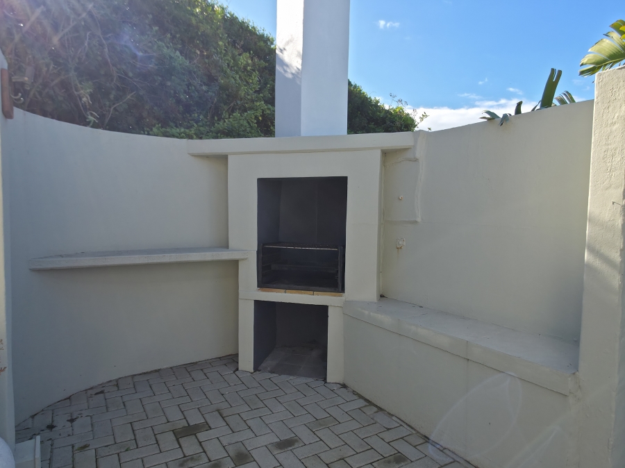 4 Bedroom Property for Sale in Paradise Beach Eastern Cape